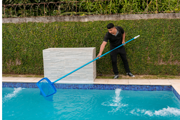 Manutenção de Piscinas em Condomínios: Mantendo a Área de Lazer Segura e Convidativa